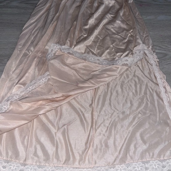 Vintage Nylon Peach Lace Slip Skirt with Slit Medium - Picture 5 of 9